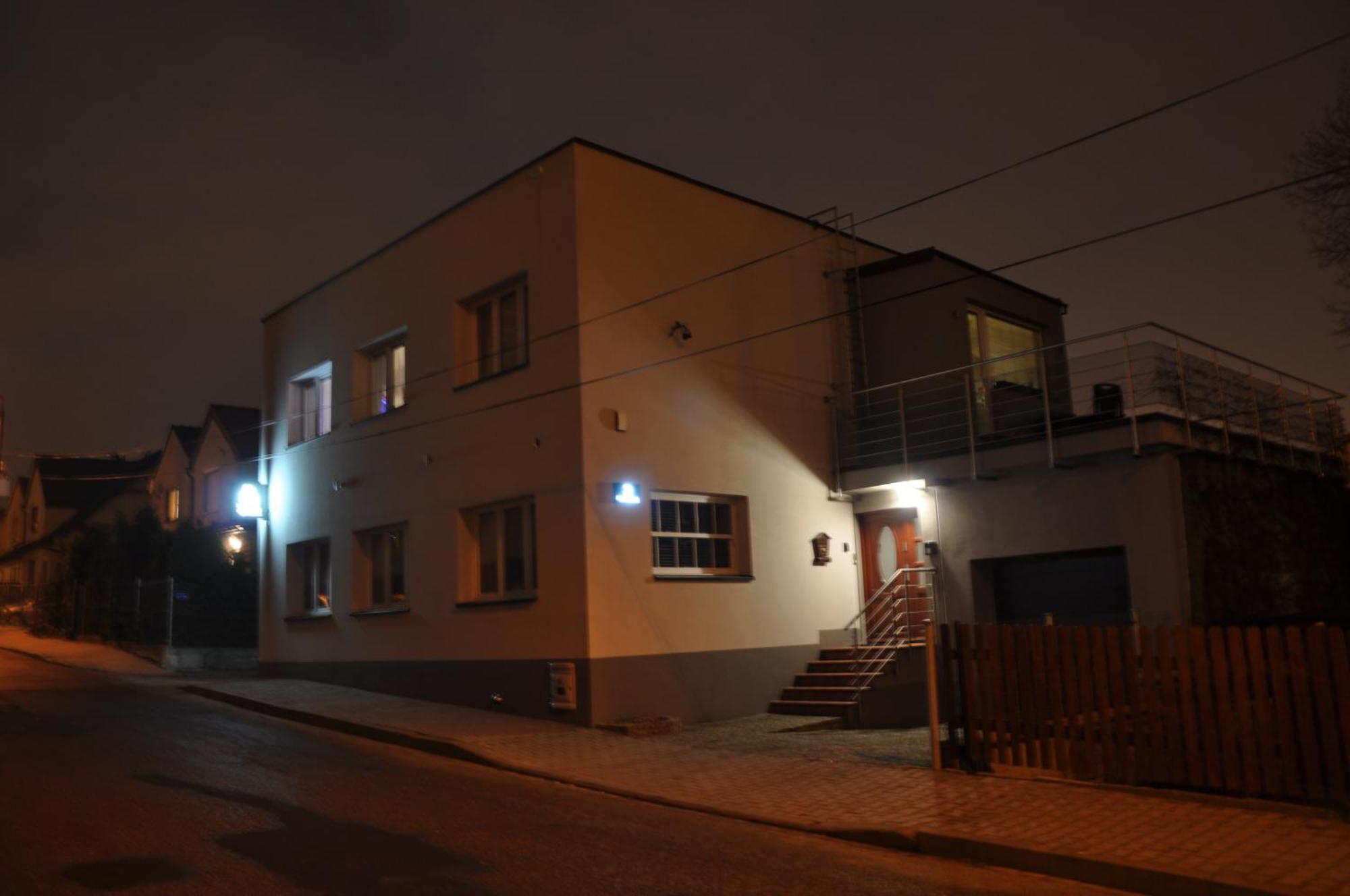 Bialy Dom - 2 Bedrooms Kattowitz Exterior foto