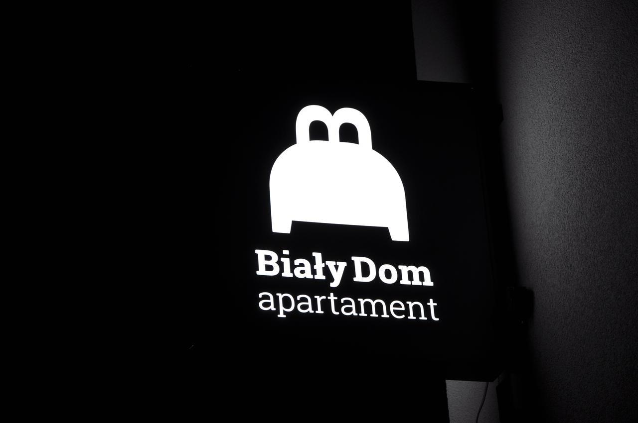 Bialy Dom - 2 Bedrooms Kattowitz Exterior foto